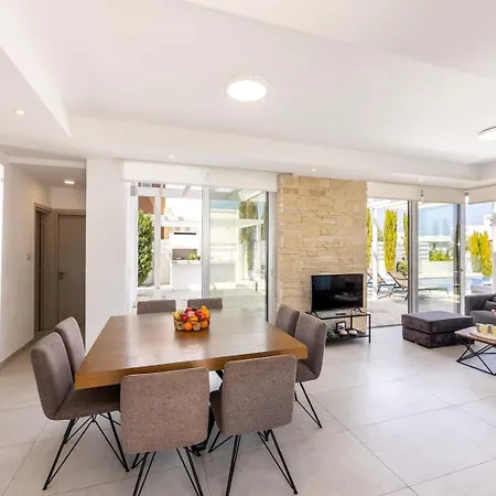 5-Bedroom Villa With Pool Villa