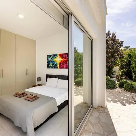 5-Bedroom Villa With Pool
