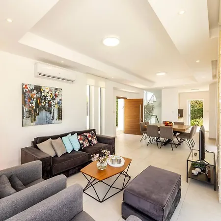 5-Bedroom Villa With Pool Villa
