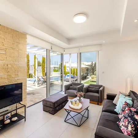 5-Bedroom Villa With Pool