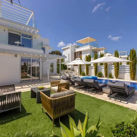 فيلة 5-Bedroom Villa With Pool